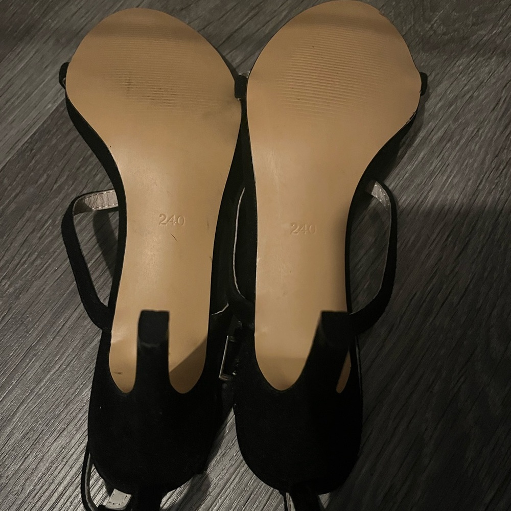 “CC” Style Heels with Crystal Accents - Picture 4 of 7